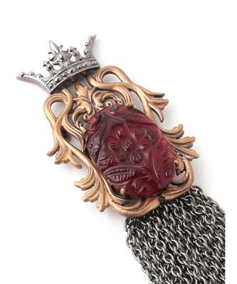 The Crown brooch 4