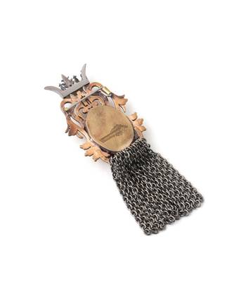 The Crown brooch 5
