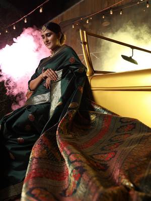 Dark green hand woven banarasi saree with blouse 4