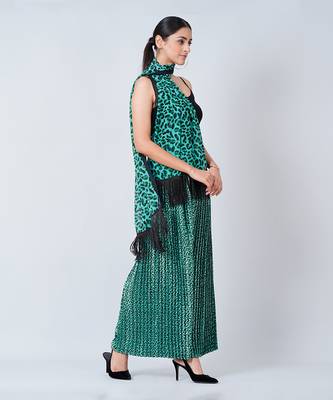 Green Animal Print Pleated Palazzo And Stole Set 4