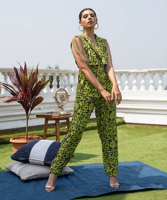 Green Sleeveless Jacket With Pant 1
