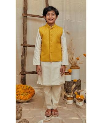 Lucknavi Jacket With Kurta Pyjama Set 1