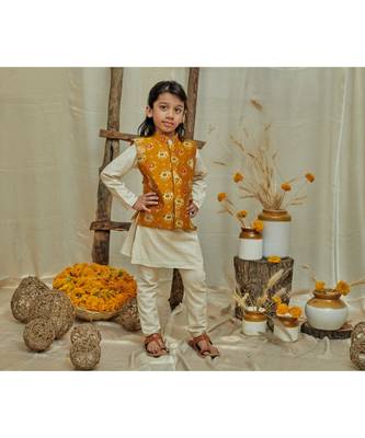 Chanderi Brocade Patola Print Jacket With Kurtha Pajjama 1