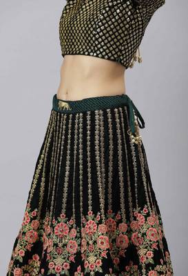 Shubhkala Pleasant Dark Green Zari Sequins And Thread Embroidered Velvet Semi Stitched Bridal Lehenga 5