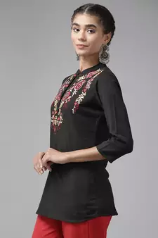 Black embroidered cotton cotton-tops