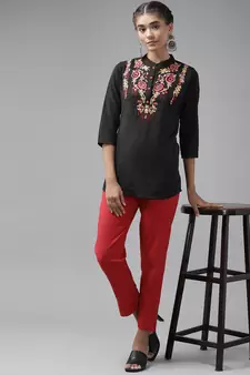 Black embroidered cotton cotton-tops