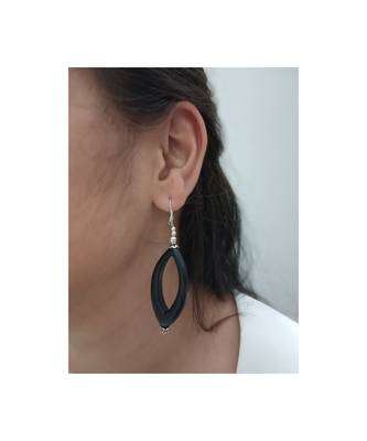 Black earrings 1