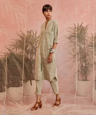 Olive Front Big Pockets Texture Kurta With Pant 2