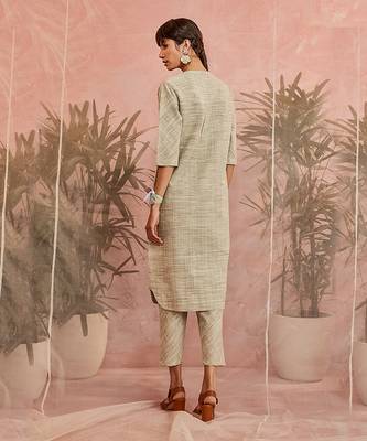 Olive Front Big Pockets Texture Kurta With Pant 3