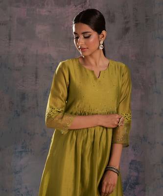 Berry Green Front Gathered Kurta With Pant & Berry Green Dupatta 2