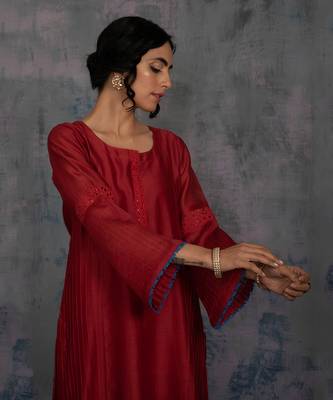 Scarlet Red Flared Sleeves Kurta With Pant & Blue Dupatta 4