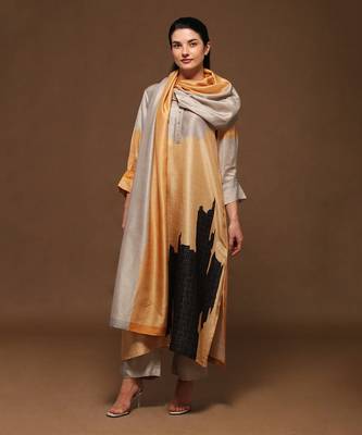 Gold Kurta Pant Set With Stole 1