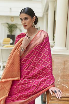 Pink woven silk saree with blouse 3