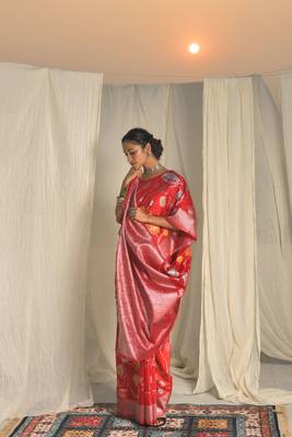 Green woven linen saree with blouse 2