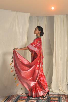 Green woven linen saree with blouse 3