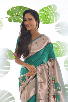 Red woven paithani silk saree with blouse 2