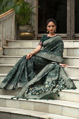 Red woven banarasi silk saree with blouse 3