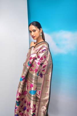 Black printed tussar silk saree with blouse 3
