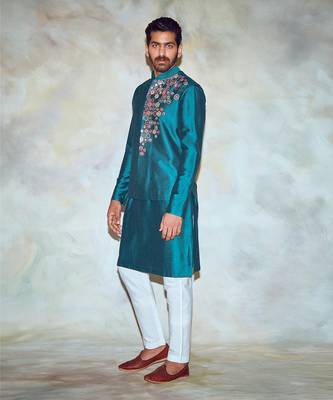 Green Hexagon Embroidered Kurta 2