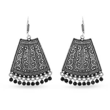 Black pearl earrings 1