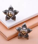 Golden pearl earrings