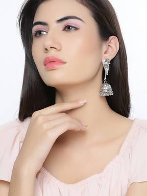 White pearl earrings 2