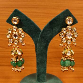 Green Kundan Jhumka Earrings for Women 1