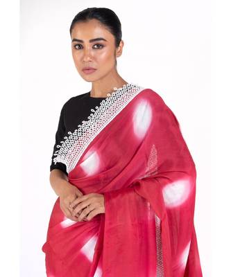 red chiffon tie and dye saree with crochet lace 3