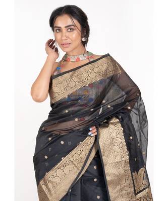 black kora organza banarasi silk saree with golden border and woven pallu 3