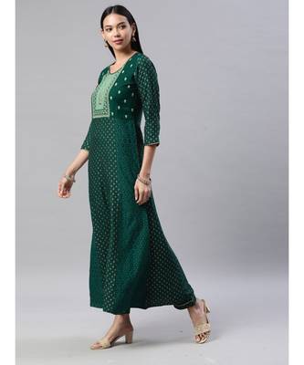 SheWill Women Green Embroidered & Foil Printed Anarkali Kurta with Trousers & Dupatta 2
