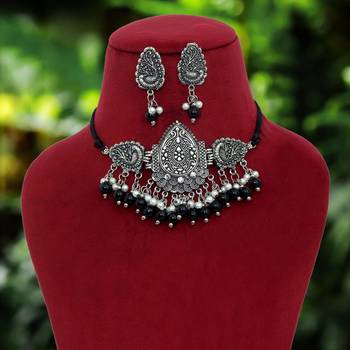 Black necklace-sets 1