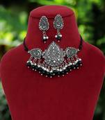 Black necklace-sets