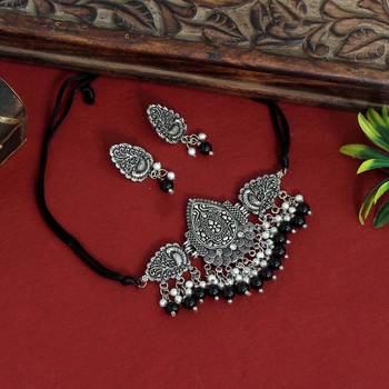 Black necklace-sets 2