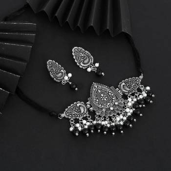 Black necklace-sets 3