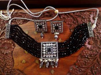 Black DESIGNER FLORAL KUNDAN STUDED ONYX STONE MULTILAYER CHOKER NECKLACE SET WITH EARRINGS 3