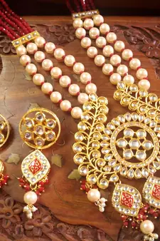 Red DESIGNER FLORAL MEENAKARI KUNDAN STUDED ONYX STONE MULTILAYER NECKLACE SET WITH EARRINGS