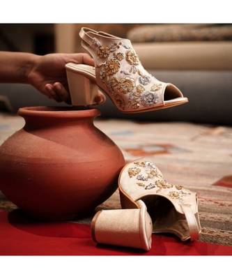 Zahara (Hand Embroidered, Gold Blocks Heels) 2