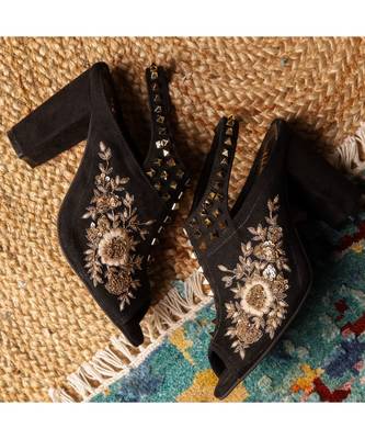 Nigaar (Black Embroidery Golden Wedding Blocks) 1