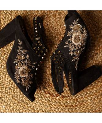 Nigaar (Black Embroidery Golden Wedding Blocks) 3