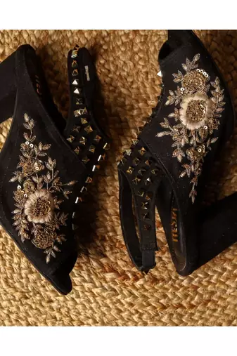 Nigaar (Black Embroidery Golden Wedding Blocks)