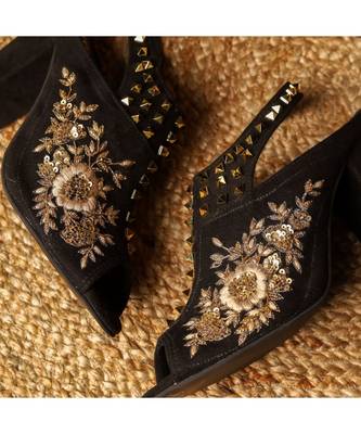 Nigaar (Black Embroidery Golden Wedding Blocks) 4