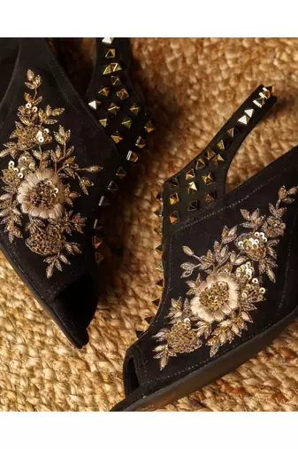 Nigaar (Black Embroidery Golden Wedding Blocks)
