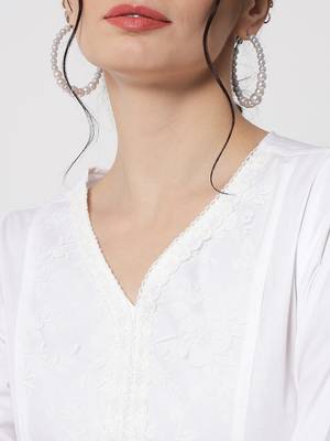 MATINE Women Self Design Straight Kurta 3