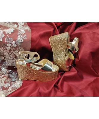Gold Wed In Wedge 1
