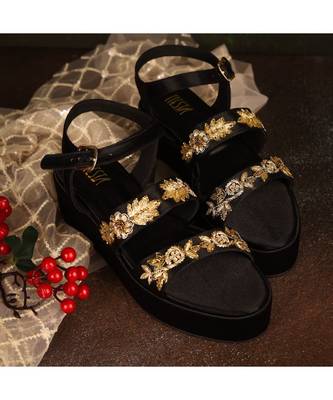 Motif (Gold) Black Wedges 2