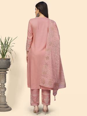 Vbuyz Women'S Embroidered Straight Rayon Light Pink Stitched Kurta Pant With Dupatta 3