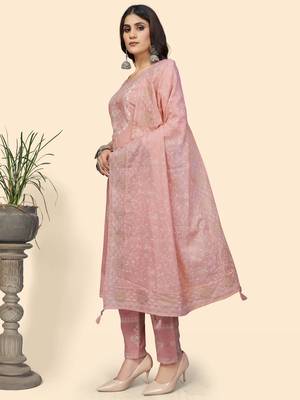 Vbuyz Women'S Embroidered Straight Rayon Light Pink Stitched Kurta Pant With Dupatta 4