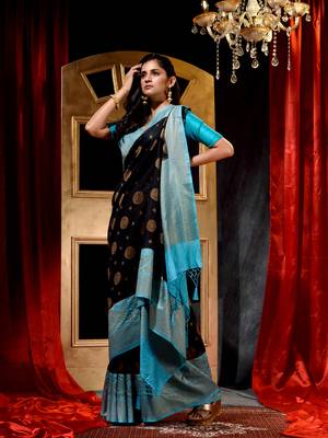 Handloom Black Dupion Silk Saree with Blouse Piece 4