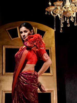 Handloom Maroon Dupion Silk Saree with Blouse Piece 5