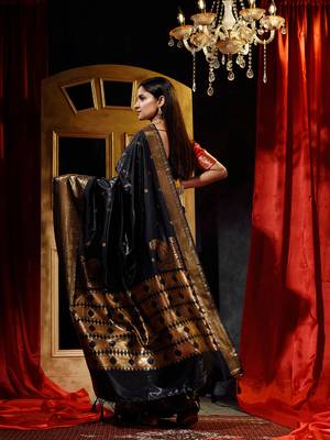 Handloom Black Katan Silk Banarasi Saree with Blouse Piece 2